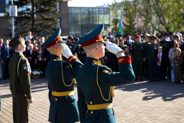 Мемориал славы в Барнауле 9 мая.