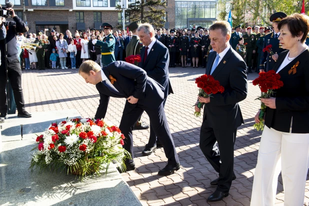 Мемориал славы в Барнауле 9 мая.