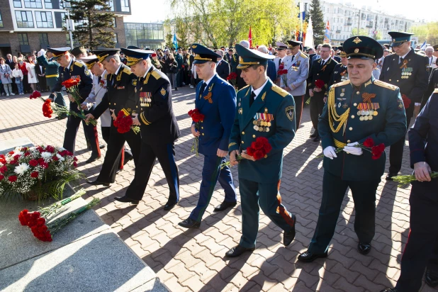 Мемориал славы в Барнауле 9 мая.