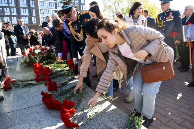 Мемориал славы в Барнауле 9 мая.