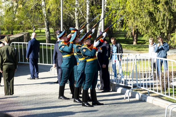 Мемориал славы в Барнауле 9 мая.