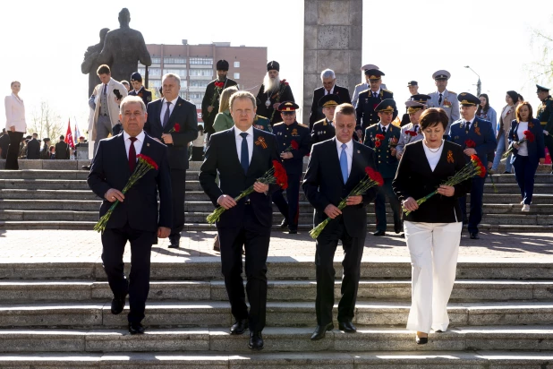 Мемориал славы в Барнауле 9 мая.