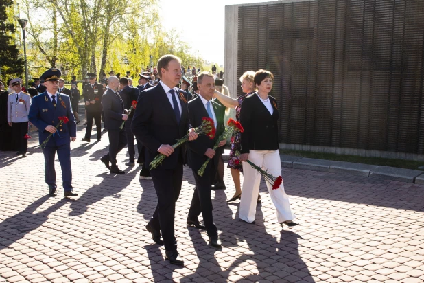 Мемориал славы в Барнауле 9 мая.