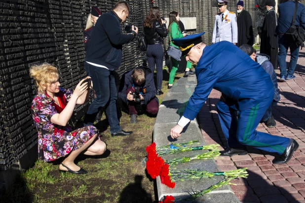 Мемориал славы в Барнауле 9 мая.