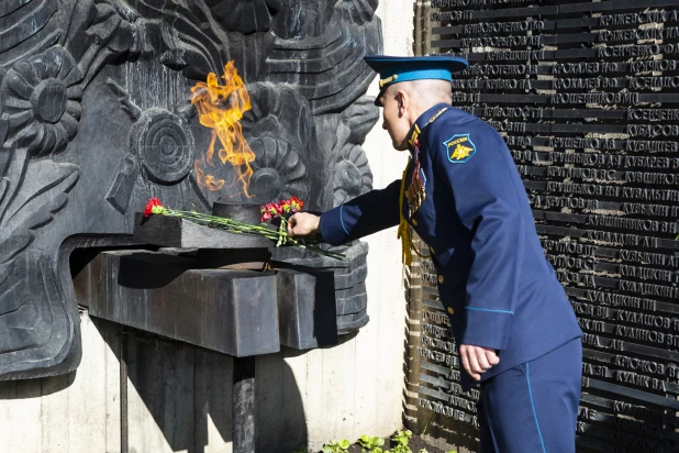 Мемориал славы в Барнауле 9 мая.