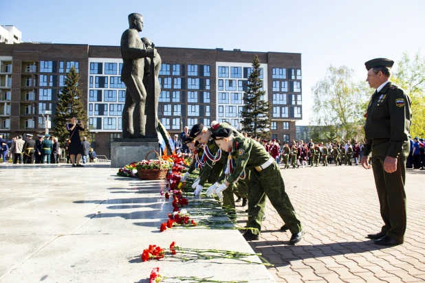 Мемориал славы в Барнауле 9 мая.