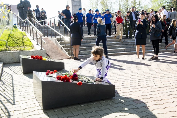 Мемориал славы в Барнауле 9 мая.