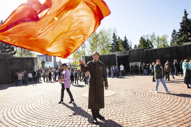 Мемориал славы в Барнауле 9 мая.