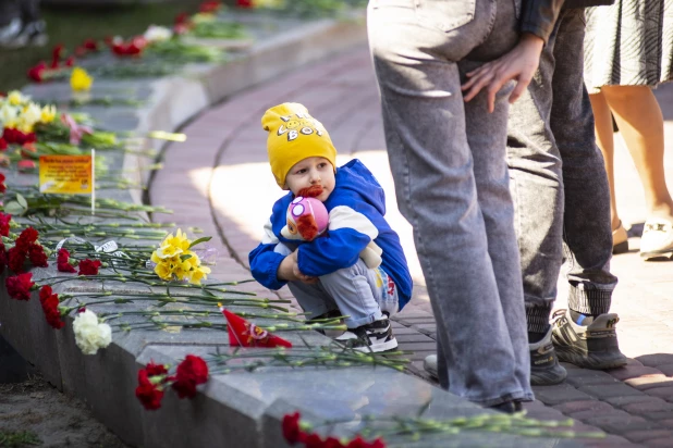 Барнаульцы гуляют по городу 9 мая 2024 года.