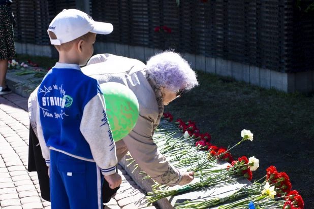 Барнаульцы гуляют по городу 9 мая 2024 года.