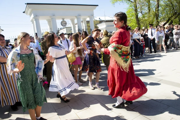 «Бал Победы» в Изумрудном парке.