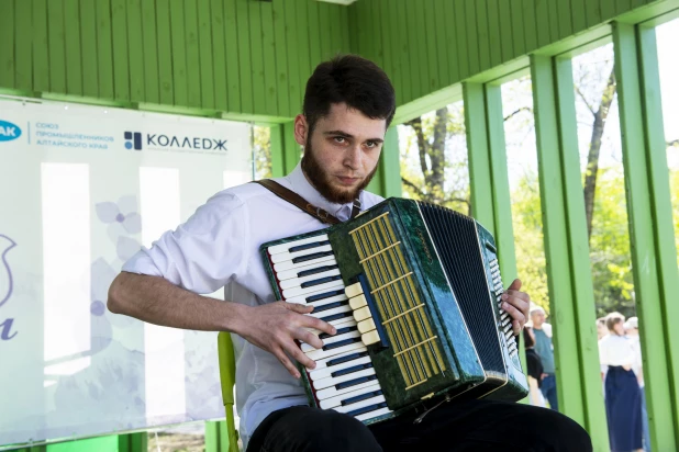 «Бал Победы» в Изумрудном парке.