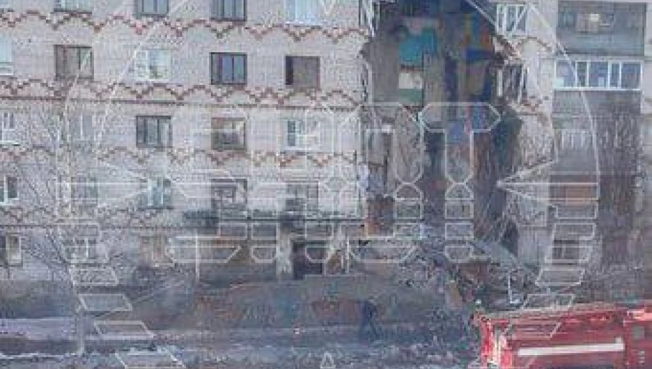 Стена жилого дома обвалилась в российском городе