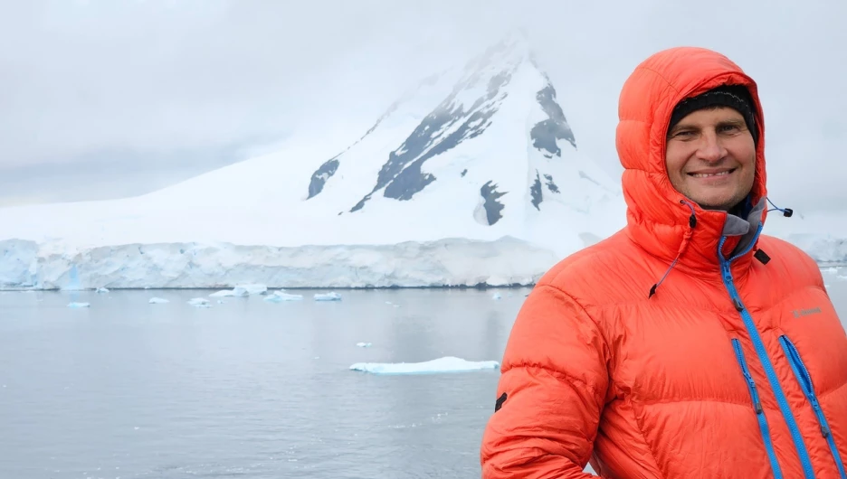 «Шли в смокинге через помойку». Как барнаульский путешественник отлучился на два месяца до Антарктиды и обратно 