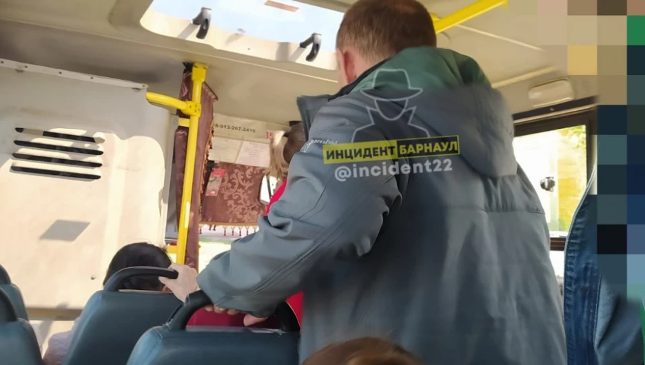 Извращенца в автобусе №50 заметили барнаульцы