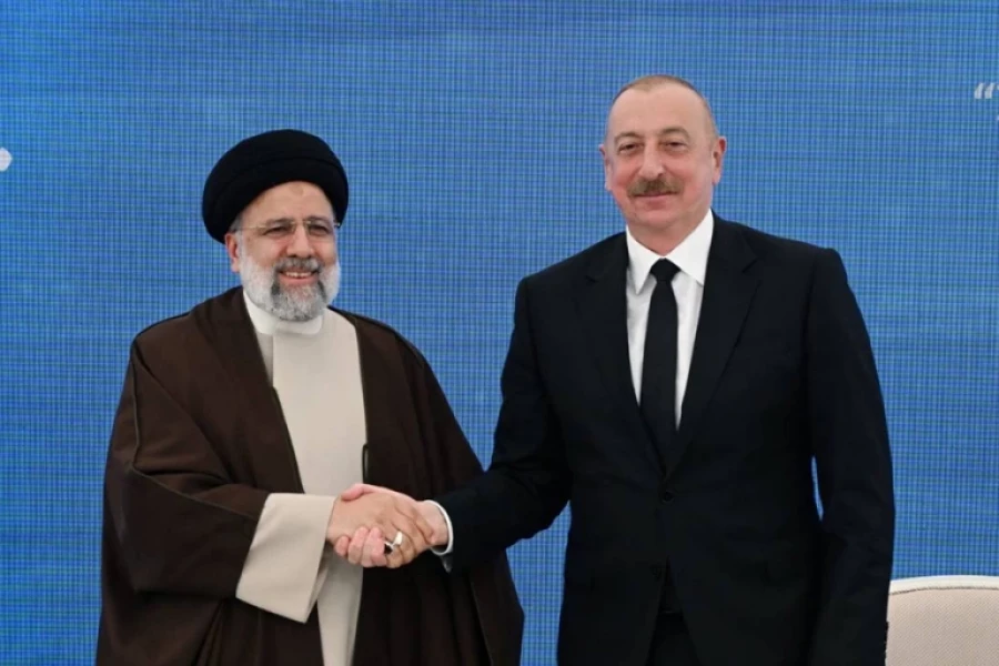 Президент Ирана Эбрахим Раиси (слева).