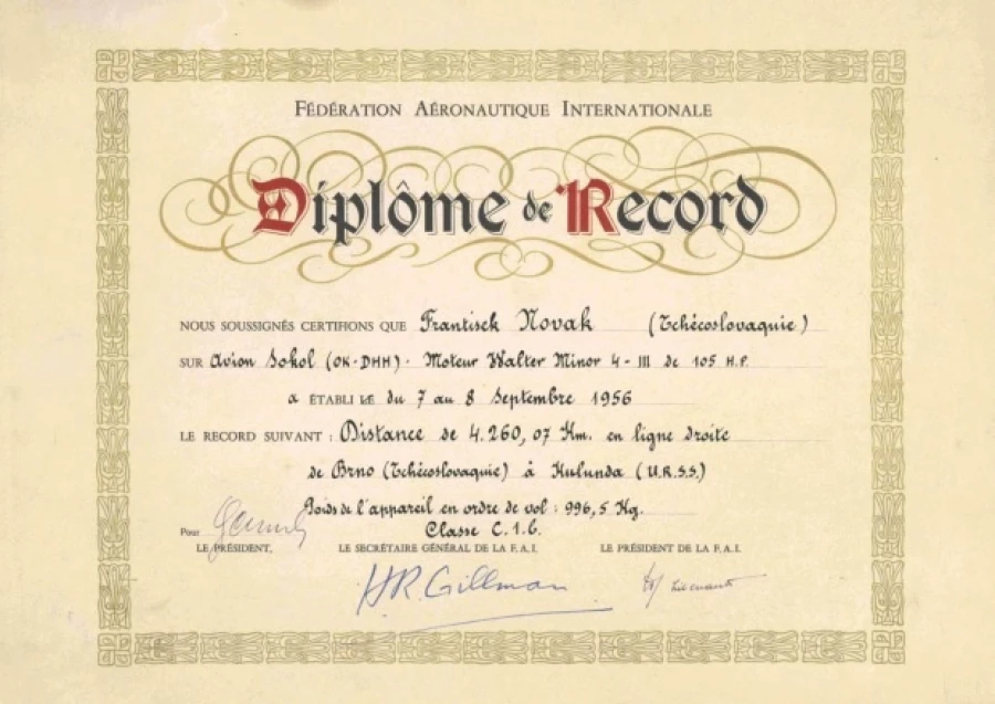 Диплом FAI (Международной авиационной федерации), присужденный Франтишеку Новаку за установление мирового рекорда в 1956 году («Кулундинского рекорда»).
