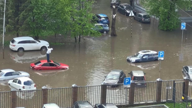 Сильнейшие осадки в виде града прошли в Сибири.