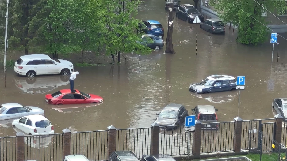 Сильнейшие осадки в виде града прошли в Сибири.