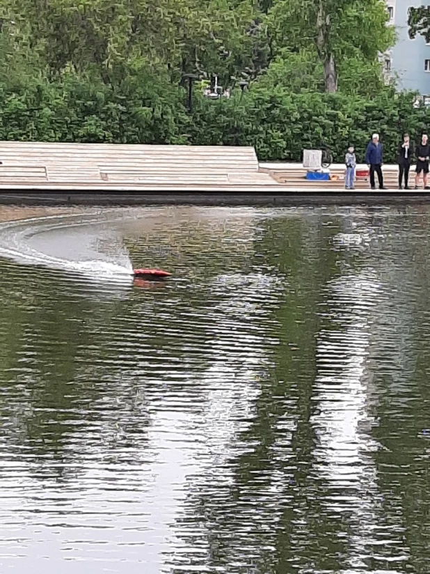 Судомоделисты в Изумрудном парке.