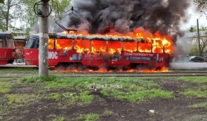 В Екатеринбурге загорелся трамвай с пассажирами. 