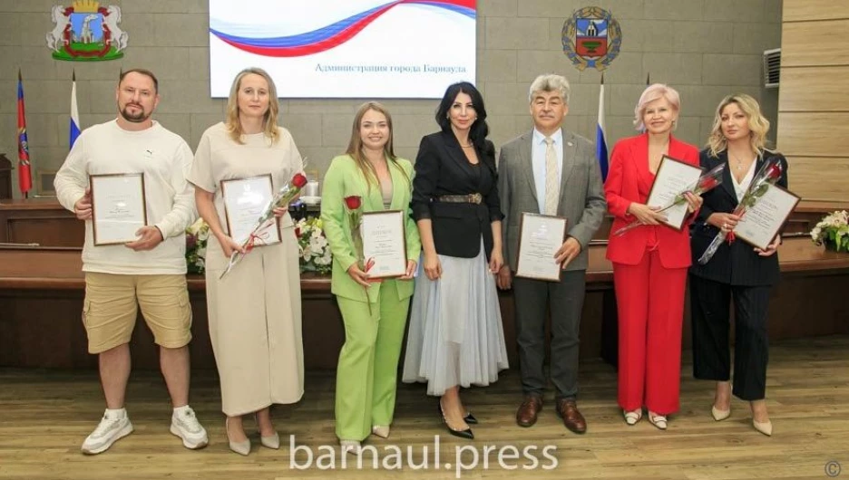 Предпринимателей Барнаула наградили в преддверии профессионального праздника
