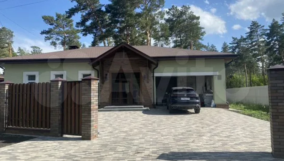 Эстетичный загородный домик продают в Барнауле за 18,9 млн рублей. 