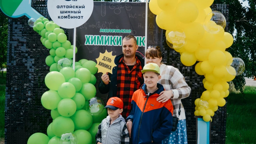 Сергей Дягтерев с семьей. 