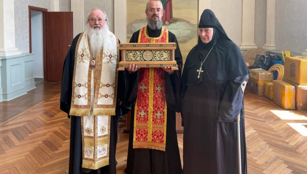 Десницу преподобного Макария Алтайского передали в Троицкий Оптин монастырь Болхова.