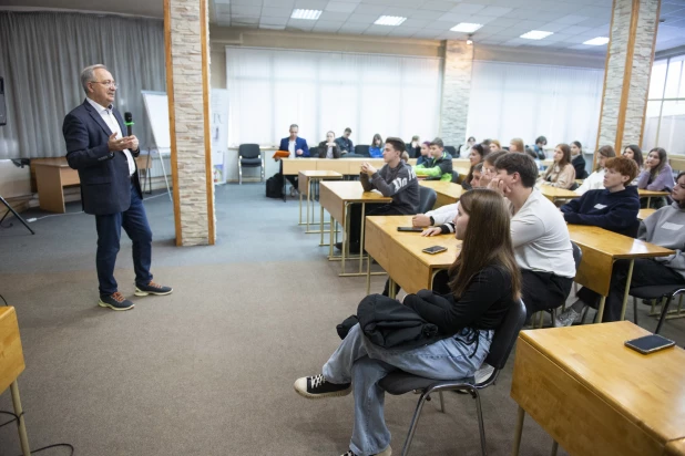 «Алтапресс» познакомил школьников с алтайской журналистикой и провел экскурсию по издательскому дому