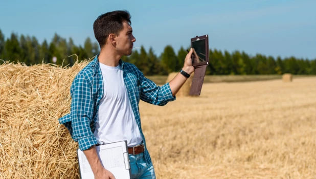 Фермер на своем поле