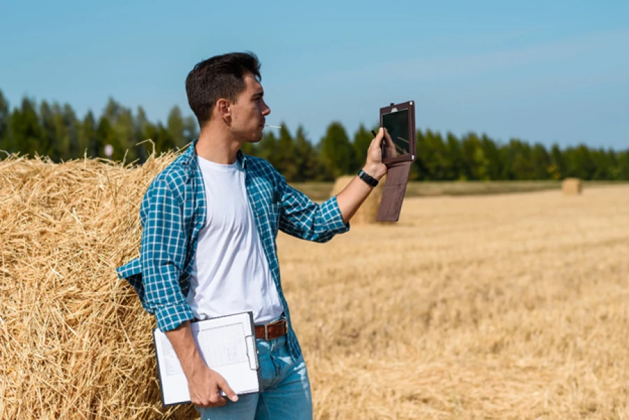 Фермер на своем поле