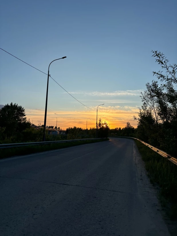 Паводок и умопомрачительный закат запечатлели в Барнауле. 