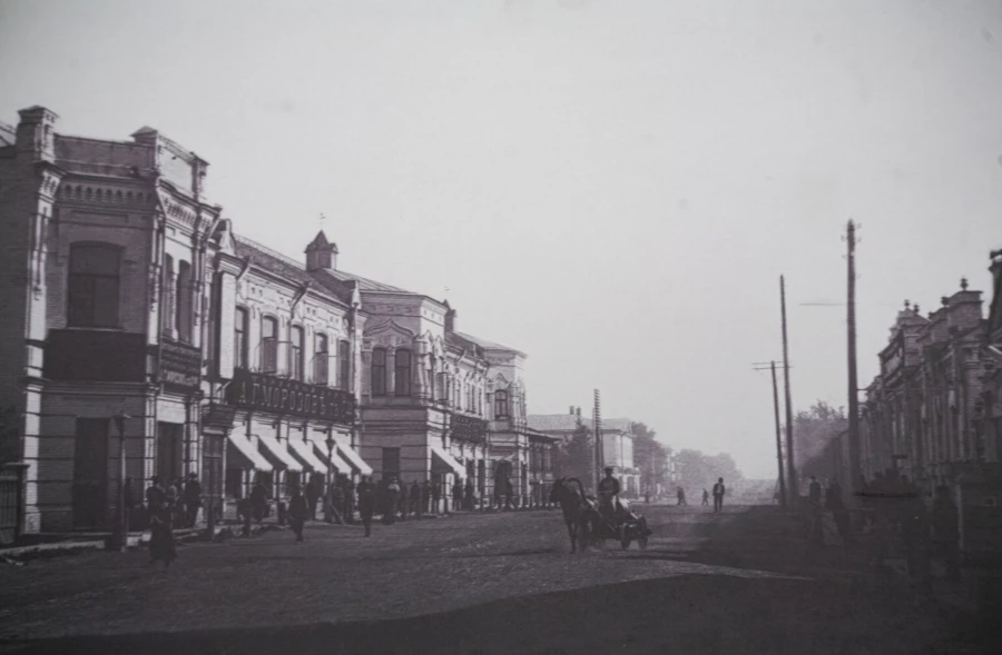 Вид на здание в 19 веке. Фото из дома Морозова. 