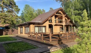  Загородный дом окруженный лесом продают за 22,5 млн рублей.