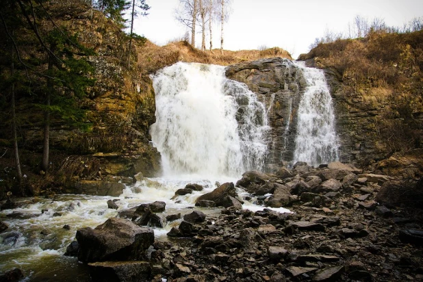 Пещерский водопад в с. Пещерка.