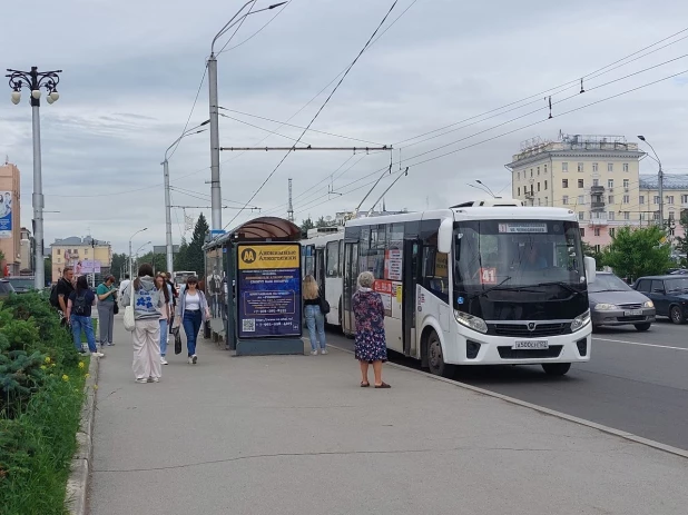 У ЦУМа начали разбирать фасад. 