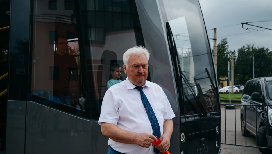 Гранитный, но не камушек. Владимир Отмашкин – о его первом трамвае и общественном транспорте в Барнауле