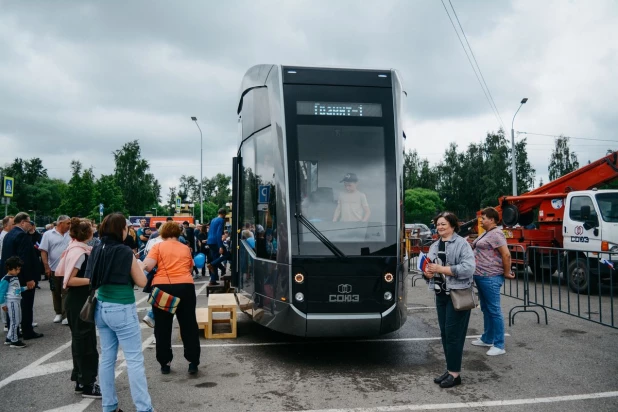 Презентация «Гранита» — первого трамвая, который спроектировали и собрали в Барнауле.