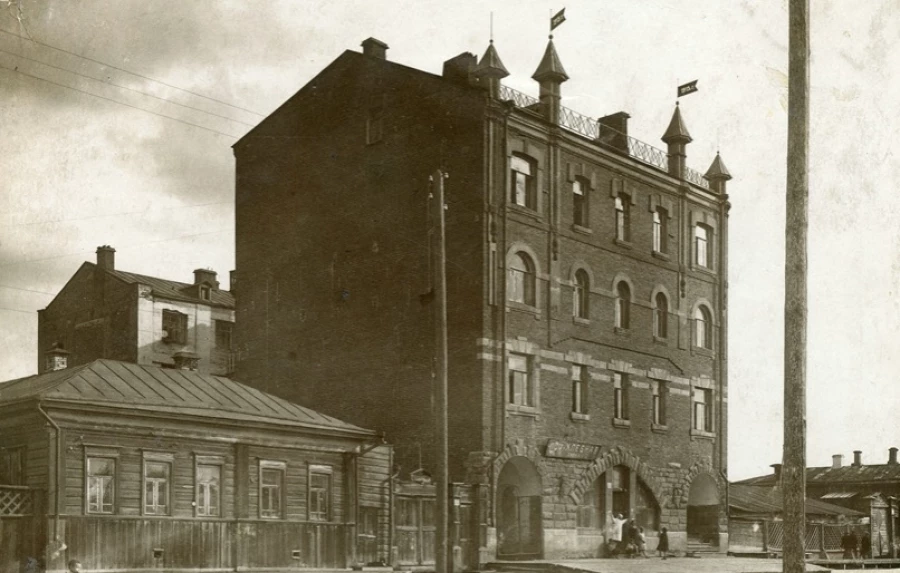 Фото Порфирия Казанского 1928 г. Доходный дом Аверина, построен в 1915 г.