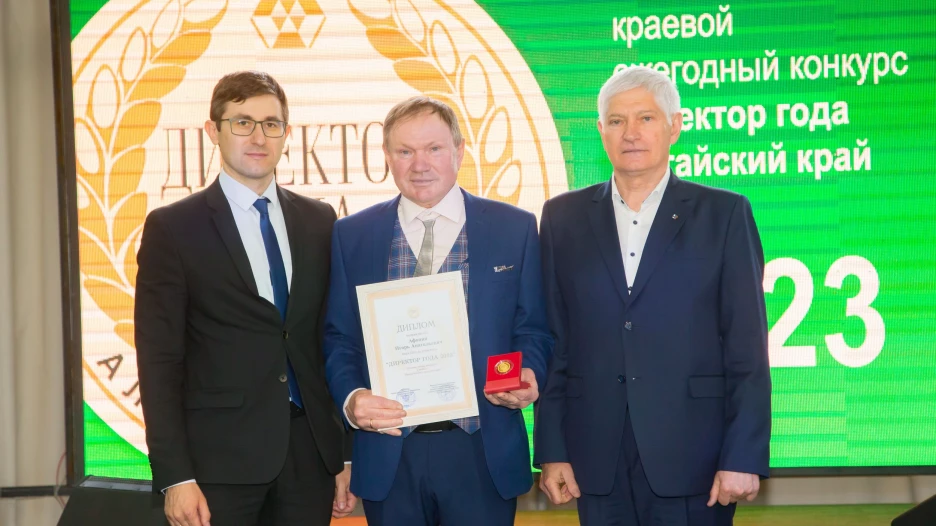 Игорь Афонин (в центре).