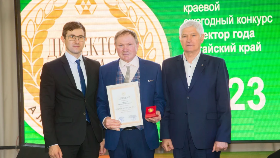 Игорь Афонин (в центре).