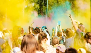 «Фестиваль красок».