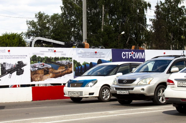 В Барнауле перекрыли участок на Павловском тракте.