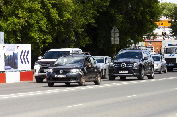 В Барнауле перекрыли участок на Павловском тракте.