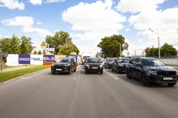 В Барнауле перекрыли участок на Павловском тракте.