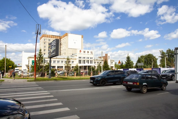 В Барнауле перекрыли участок на Павловском тракте.