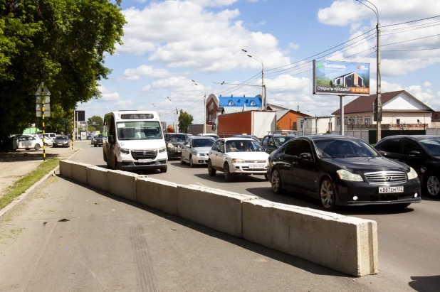 В Барнауле перекрыли участок на Павловском тракте.