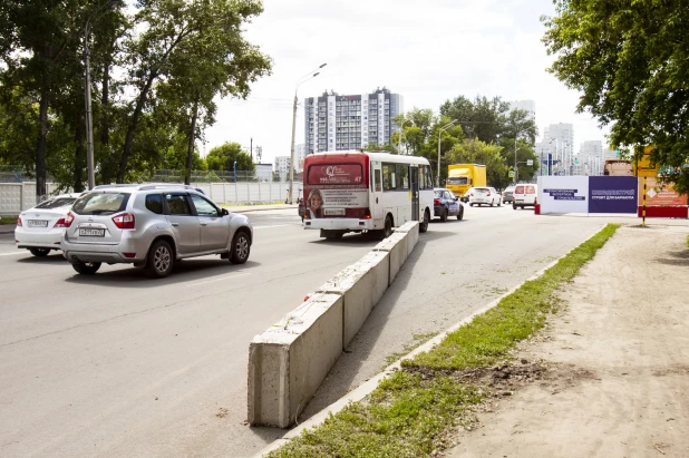 В Барнауле перекрыли участок на Павловском тракте.