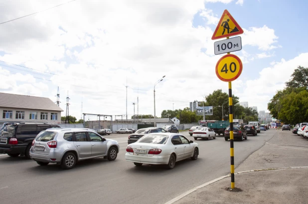 В Барнауле перекрыли участок на Павловском тракте.